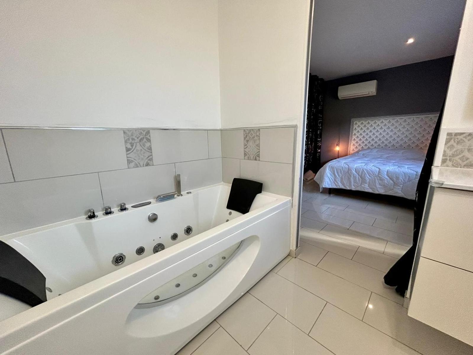 Maison Moderne Au Calme Avec Billard, Jacuzzi, Bain A Remous, Piscine, Babyfoot Labastide-du-Temple Εξωτερικό φωτογραφία